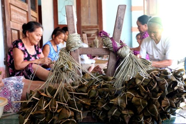 Bánh ú tro truyền thống tất bật vào vụ Tết Đoan Ngọ