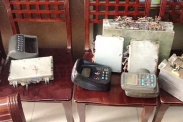 Bắt 2 đối tượng chuyên trộm thiết bị điều khiển máy đào