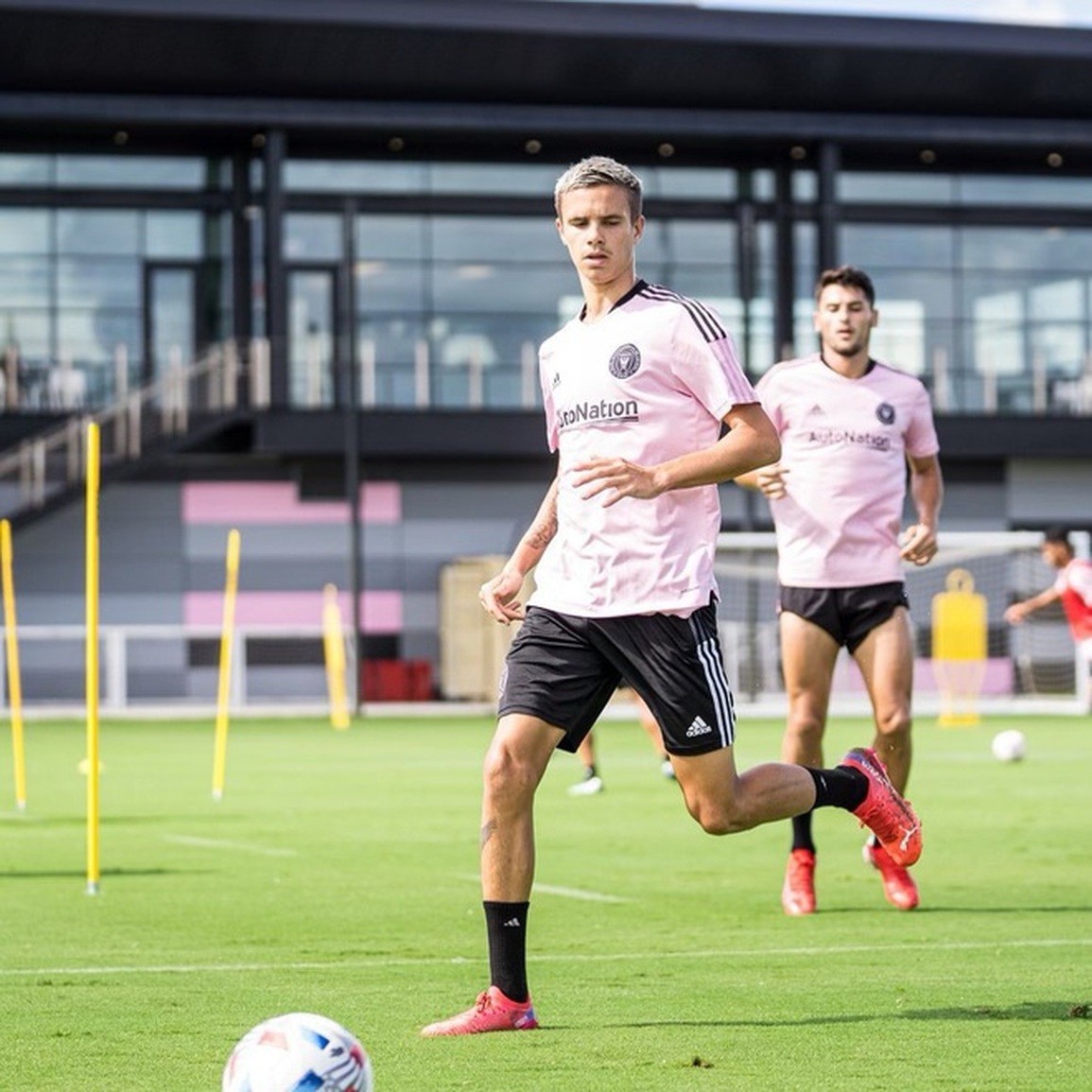 David Beckham chính thức gặp mặt gia đình của bạn gái cậu hai - 6 David Beckham chính thức gặp mặt gia đình của bạn gái cậu hai - 6