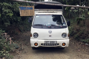 Bi hài chuyện 5km đường bê tông dân làng tự lập 3 trạm "BOT"