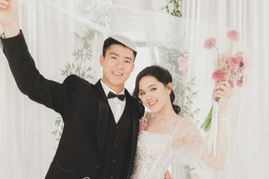 Clip cầu thủ Duy Mạnh tâng bóng khá dẻo khi đang chụp ảnh cưới