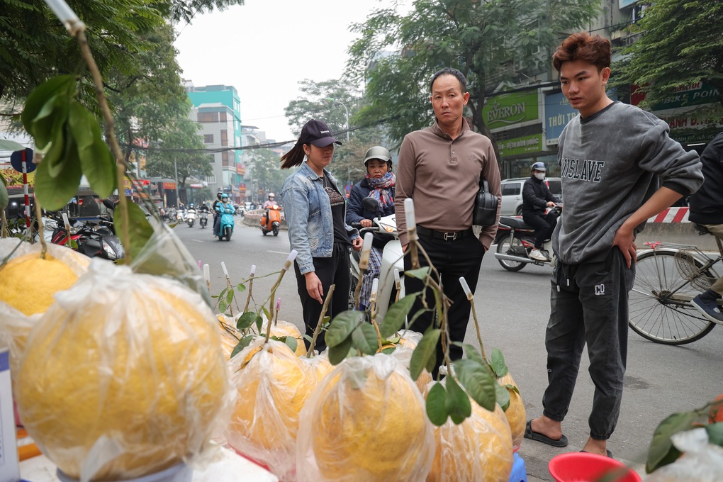 Bòng khổng lồ truyền nước giá tiền triệu, tấp nập người mua ở Hà Nội - 3 Bòng khổng lồ truyền nước giá tiền triệu, tấp nập người mua ở Hà Nội - 3