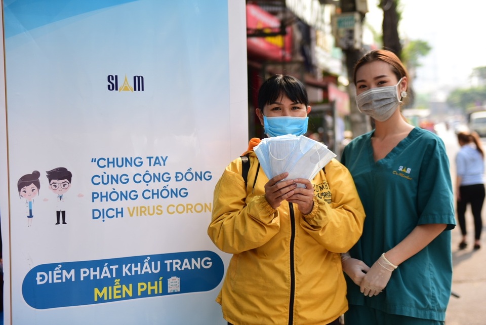 25000 chiếc khẩu trang được phát miễn phí tại Viện thẩm mỹ Siam Thailand - 4 25000 chiếc khẩu trang được phát miễn phí tại Viện thẩm mỹ Siam Thailand - 4