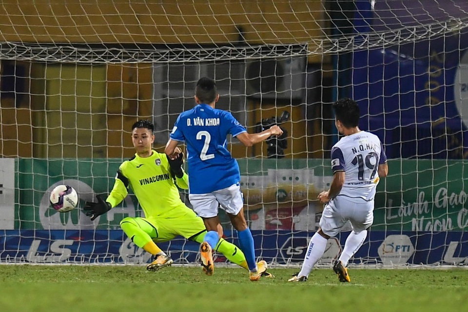 CLB Hà Nội 4-0 Than Quảng Ninh: Quang Hải rực sáng - 16 CLB Hà Nội 4-0 Than Quảng Ninh: Quang Hải rực sáng - 16
