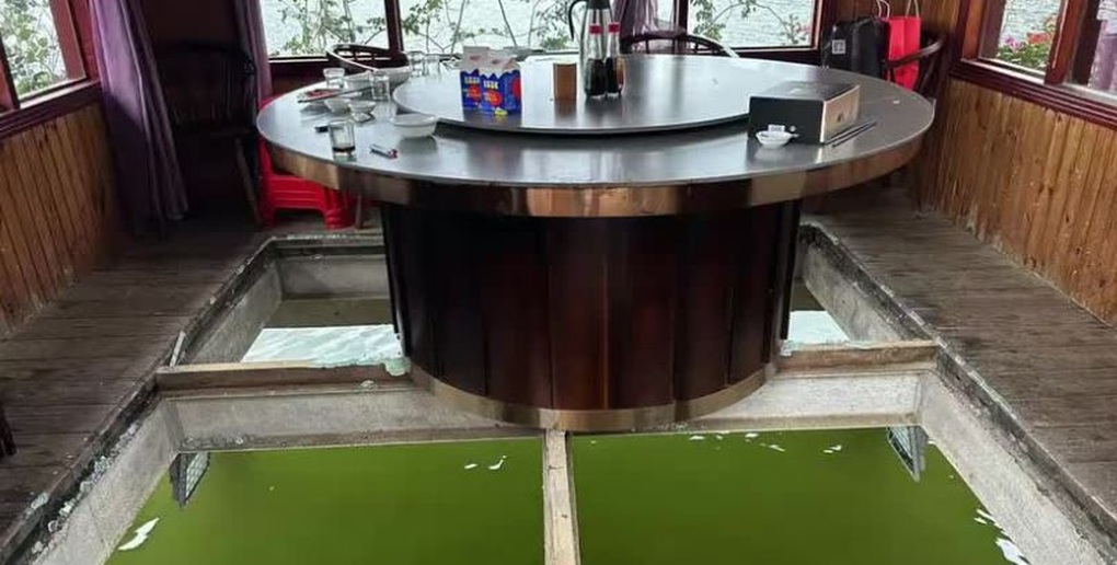 Trung Quốc: Sàn nhà hàng nổi vỡ tan tành, khách chết đuối khi đang ăn tối - 1 Trung Quốc: Sàn nhà hàng nổi vỡ tan tành, khách chết đuối khi đang ăn tối - 1