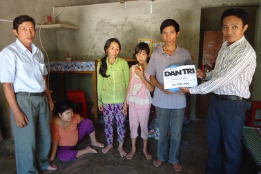 Gần 85 triệu đồng đến với gia đình 4 con thơ dị tật