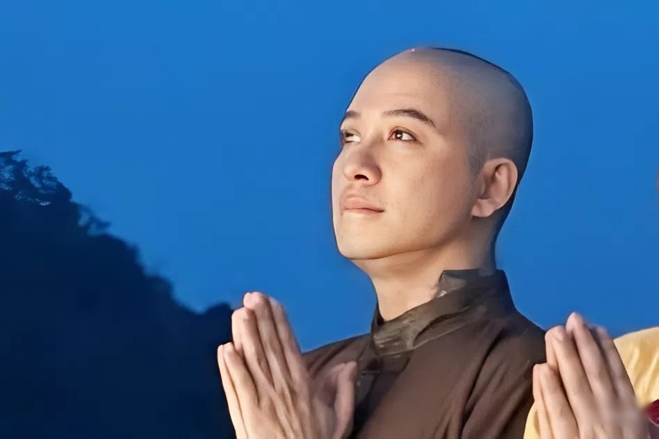 Vì sao ca sĩ Tuấn Hưng bất ngờ xuống tóc? - 1