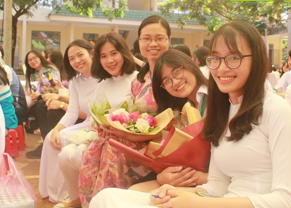 Cô giáo thức trọn đêm để viết thư gửi phụ huynh ngày cuối năm học - 1 Cô giáo thức trọn đêm để viết thư gửi phụ huynh ngày cuối năm học - 1