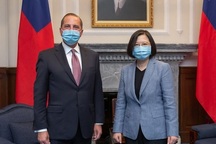 Quan chức Mỹ bí ẩn thăm Đài Loan