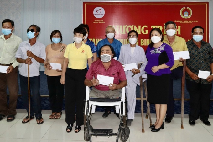 Quỹ Thiện tâm thuộc Tập đoàn Vingroup đã đồng hành cùng thành phố Cần Thơ tài trợ cho mỗi thương binh, bệnh binh nặng với số tiền 15 triệu đồng/người.