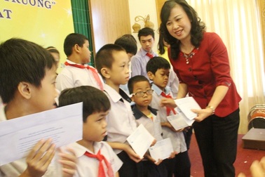 100 suất học bổng cho trẻ em khuyết tật - nhiễm chất độc điôxin