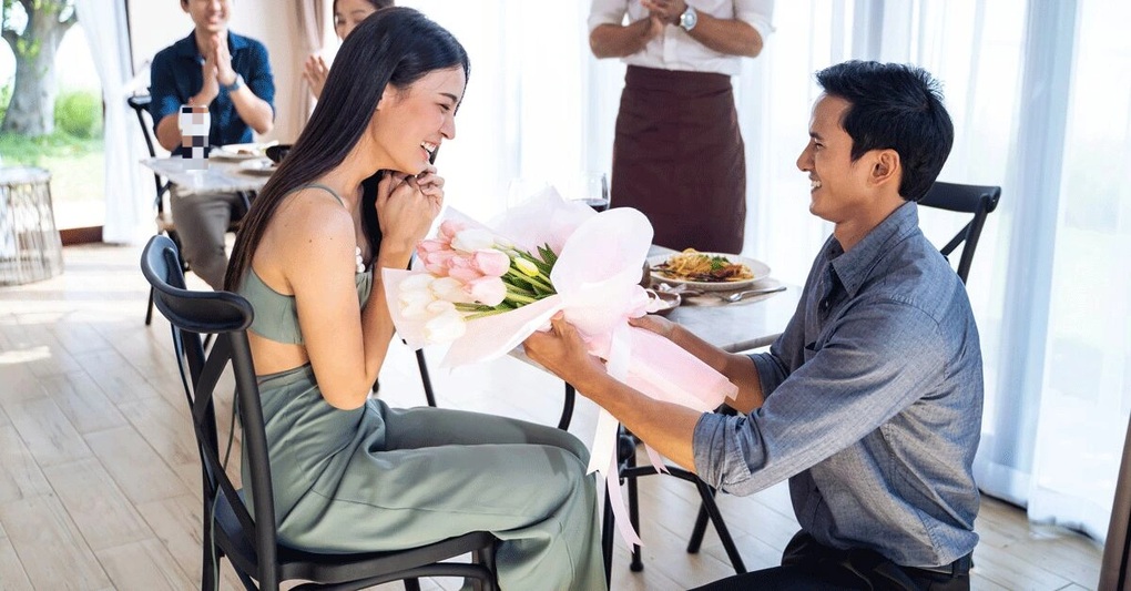 Giả vờ cầu hôn giữa nhà hàng sang trọng, vợ chồng tôi nhận về cái kết đắng - 1 Giả vờ cầu hôn giữa nhà hàng sang trọng, vợ chồng tôi nhận về cái kết đắng - 1