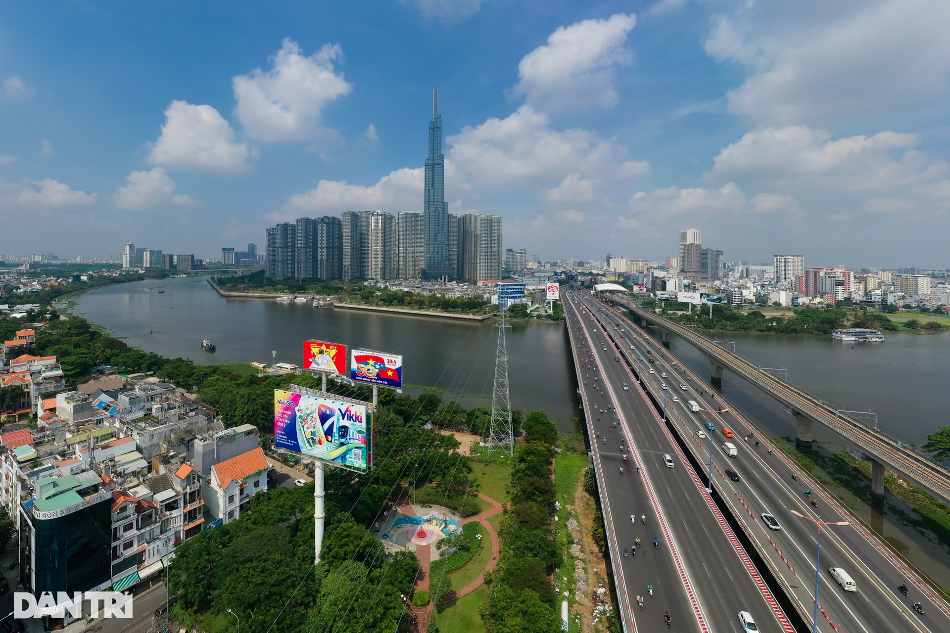 TPHCM: Rực rỡ cờ hoa, khát vọng và dấu ấn những thương hiệu ngân hàng - 1 TPHCM: Rực rỡ cờ hoa, khát vọng và dấu ấn những thương hiệu ngân hàng - 1