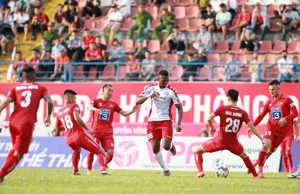 Vắng Công Phượng, TPHCM bị chia điểm ở Lạch Tray - 3