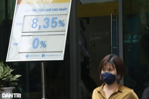 Lãi suất tiết kiệm giảm, cất tiền vào đâu?