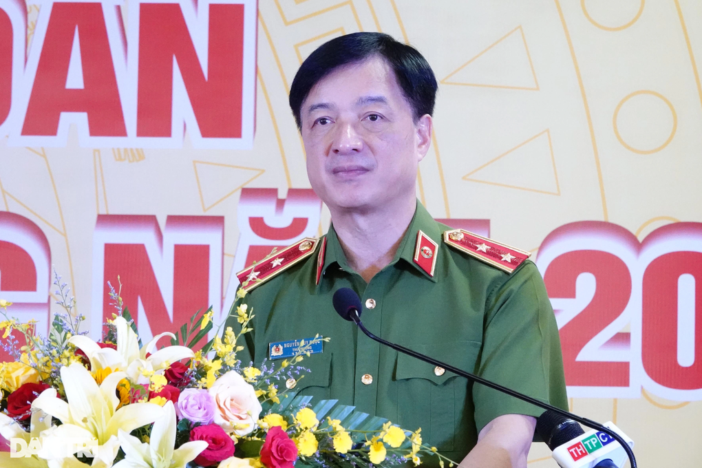 Thứ trưởng Bộ Công an: Phong trào bảo vệ ANTQ phải vừa sức, hợp lòng dân - 1 Thứ trưởng Bộ Công an: Phong trào bảo vệ ANTQ phải vừa sức, hợp lòng dân - 1