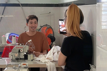 Nổi tiếng trên mạng xã hội, công nhân kiếm bao nhiêu tiền?