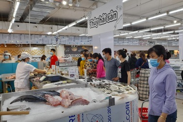 Đà Nẵng: Người dân đổ đi chợ, siêu thị trước giờ thành phố giãn cách