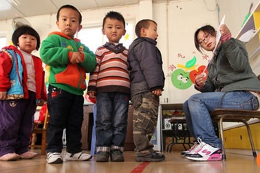 Giới nhà giàu Trung Quốc chi bộn tiền cho con đi du học từ tuổi lên 3