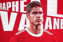 Man Utd trả lương "khủng", chính thức sở hữu "bom tấn" Varane