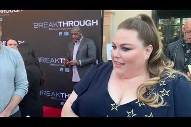 Chrissy Metz tươi tắn trả lời phỏng vấn