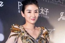 Bị chồng đâm đơn ly dị, Huỳnh Dịch công bố ảnh bị bạo hành