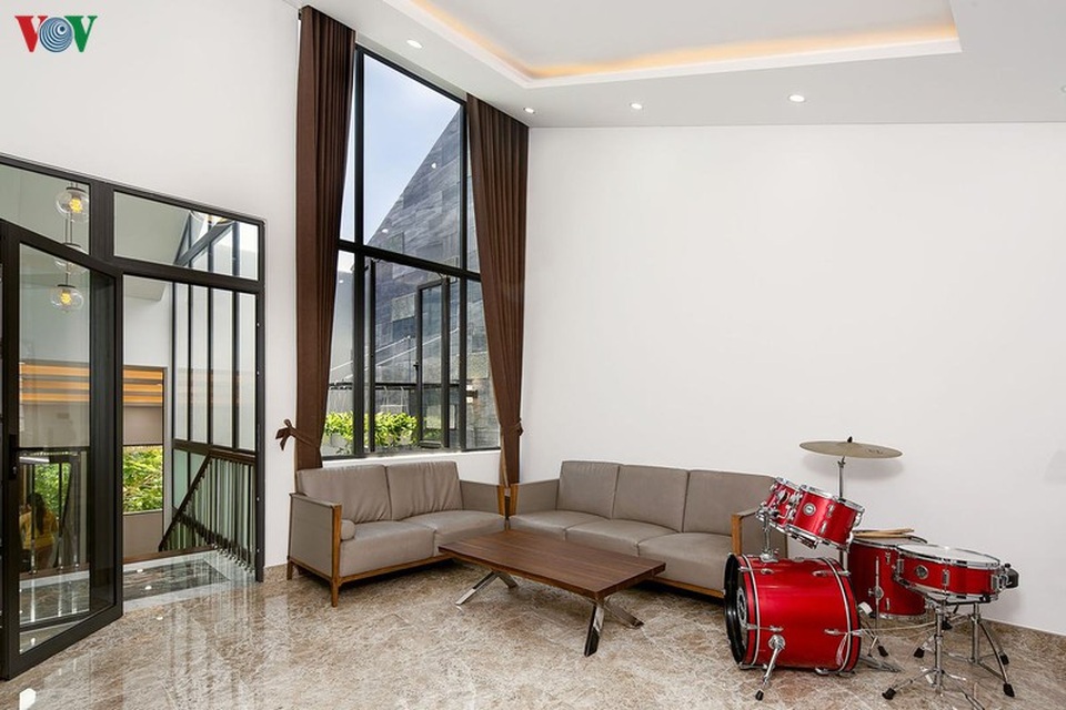 Nhà phố với nội thất hiện đại và không gian giếng trời xanh mát - 13 Nhà phố với nội thất hiện đại và không gian giếng trời xanh mát - 13