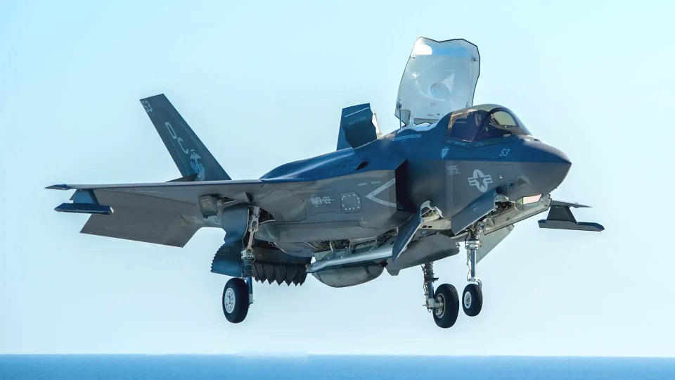 Tiêm kích F-35 Mỹ vô tình tự bắn chính mình, tổn thất ít nhất 2,5 triệu USD - 1 Tiêm kích F-35 Mỹ vô tình tự bắn chính mình, tổn thất ít nhất 2,5 triệu USD - 1