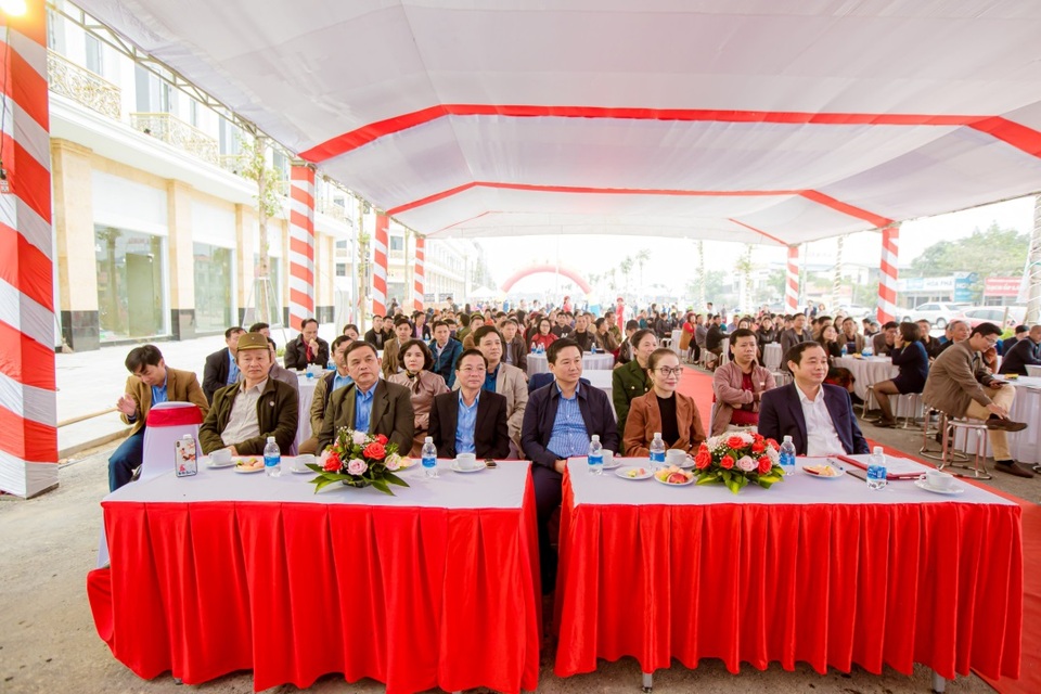 TTTM kết hợp chợ truyền thống Đô Lương chính thức cất nóc - 1 TTTM kết hợp chợ truyền thống Đô Lương chính thức cất nóc - 1