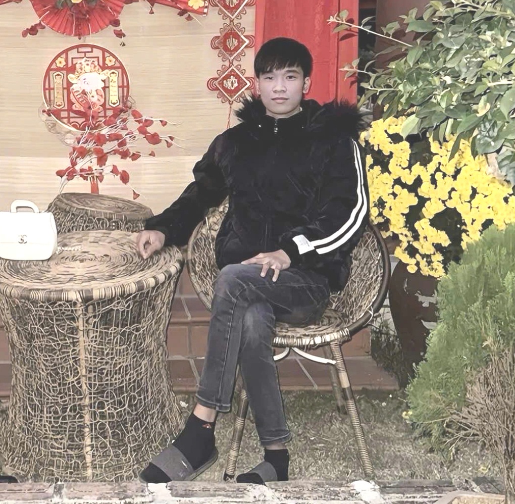 Thấy người phụ nữ nằm gục giữa đường, nam tài xế có hành động gây sốt - 2