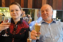 Bác sĩ điều trị cho cựu điệp viên Nga nghi bị đầu độc ở Anh lên tiếng