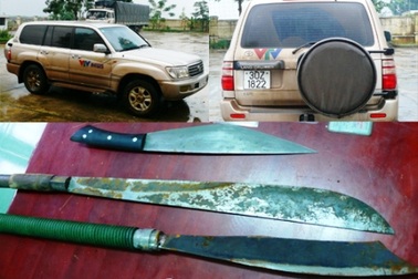 Phát hiện dao kiếm trên xe giả mạo Đài truyền hình Việt Nam