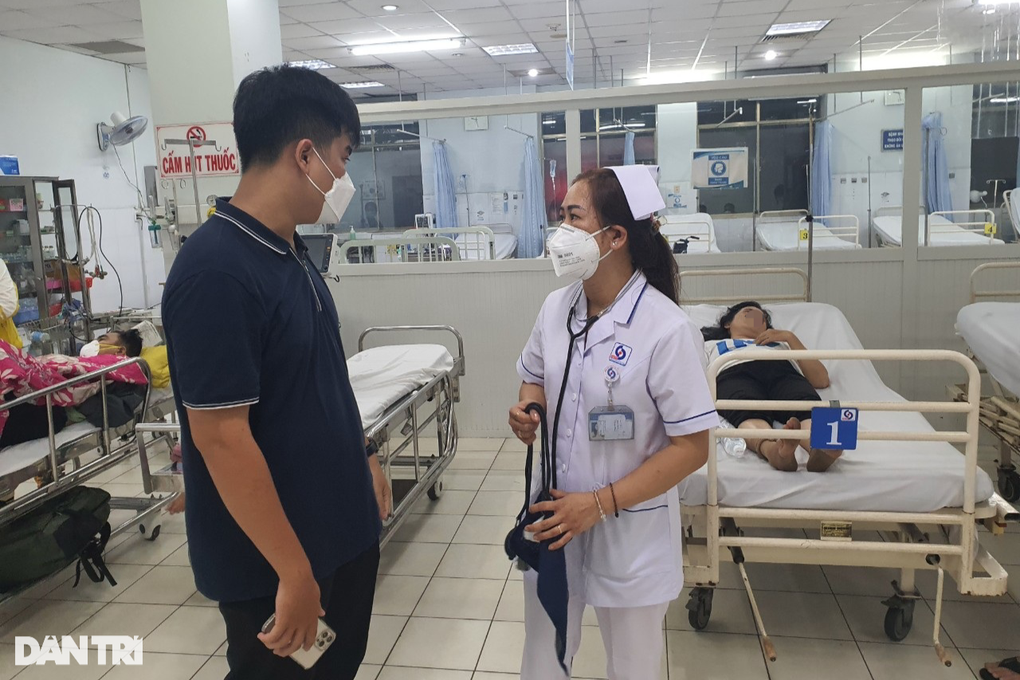 Điều dưỡng 20 năm trực cấp cứu Tết, sáng mùng 1 chạy 30km ngủ gục về nhà - 5 Điều dưỡng 20 năm trực cấp cứu Tết, sáng mùng 1 chạy 30km ngủ gục về nhà - 5