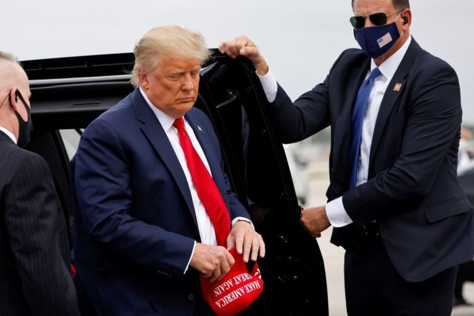 Hàng loạt nghị sĩ gây sức ép, thúc giục Trump rời Nhà Trắng sớm - 1 Hàng loạt nghị sĩ gây sức ép, thúc giục Trump rời Nhà Trắng sớm - 1