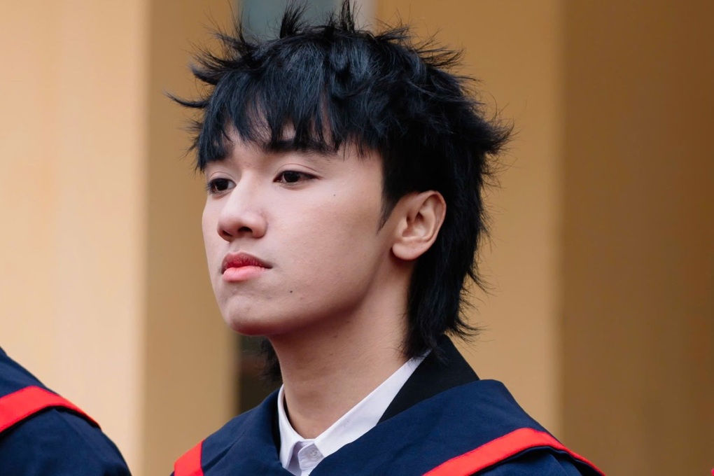 Nam thủ khoa học tiếng Anh qua phim hoạt hình, hâm mộ ca sĩ G-Dragon - 1 Nam thủ khoa học tiếng Anh qua phim hoạt hình, hâm mộ ca sĩ G-Dragon - 1