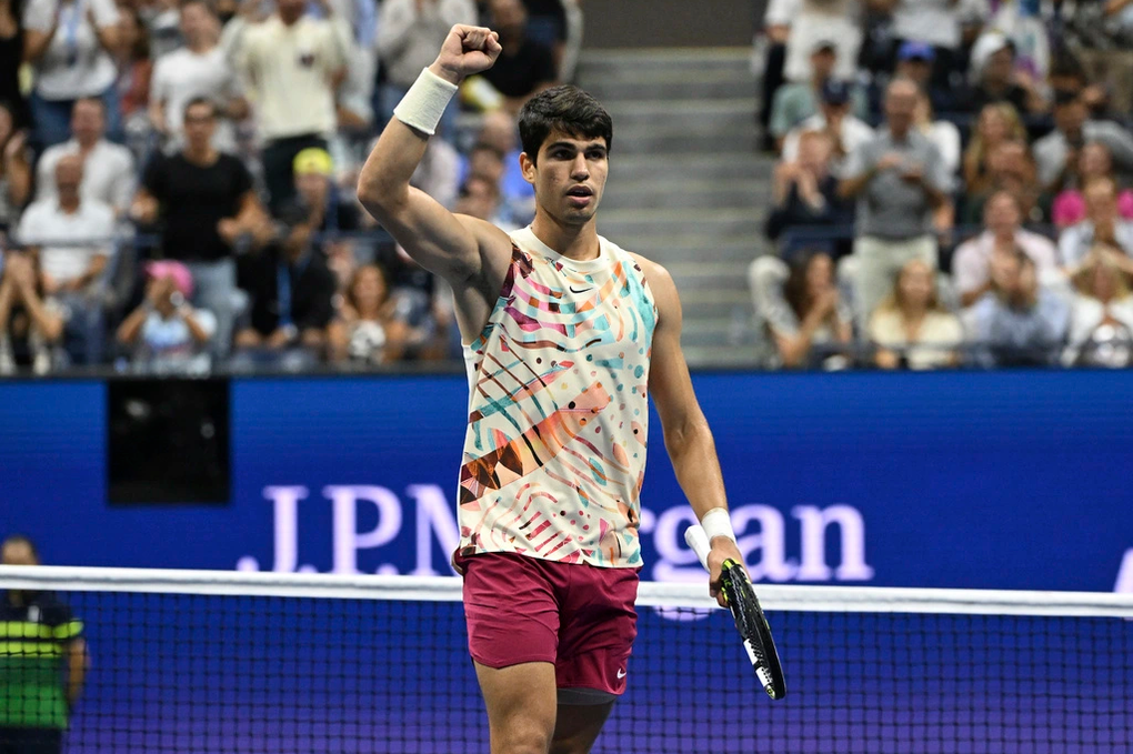 Alcaraz khởi đầu thuận lợi, Tsitsipas bị loại sớm ở China Open - 1 Alcaraz khởi đầu thuận lợi, Tsitsipas bị loại sớm ở China Open - 1