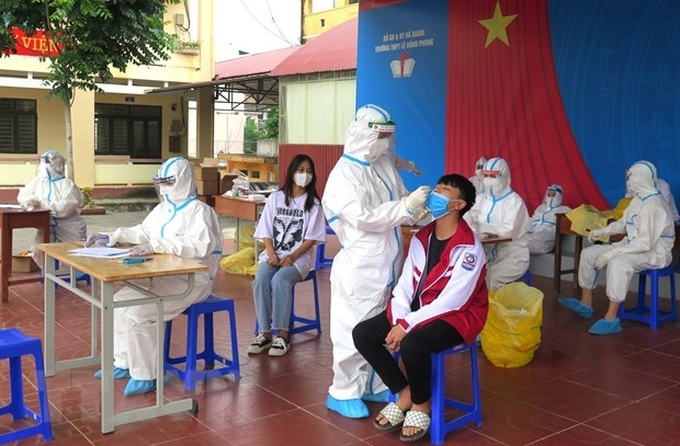 Chủ tịch UBND tỉnh Hà Giang yêu cầu tổ chức thực hiện test nhanh Covid-19 cho cán bộ quản lý, giáo viên, nhân viên và học sinh (nếu cần thiết)