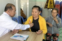 Phó Chủ tịch tỉnh 19 năm khám chữa bệnh cho người nghèo