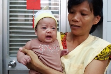 Tiếng khóc xé lòng của cháu bé bị tim bẩm sinh