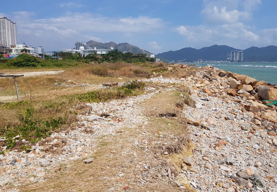 Đất vàng triệu đô ven biển Nha Trang bỏ hoang nhiều năm - 3 Đất vàng triệu đô ven biển Nha Trang bỏ hoang nhiều năm - 3
