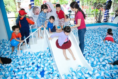 Xe nôi mềm mại khổng lồ trên hành trình khắp cả nước