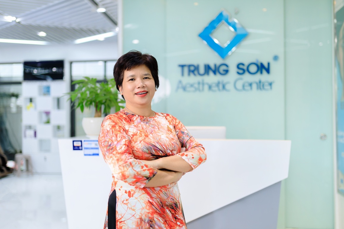 Chân dung vợ chồng bác sĩ, dược sĩ dành 25 năm xây dựng chuỗi nhà thuốc lớn nhất miền Tây - 1 Chân dung vợ chồng bác sĩ, dược sĩ dành 25 năm xây dựng chuỗi nhà thuốc lớn nhất miền Tây - 1