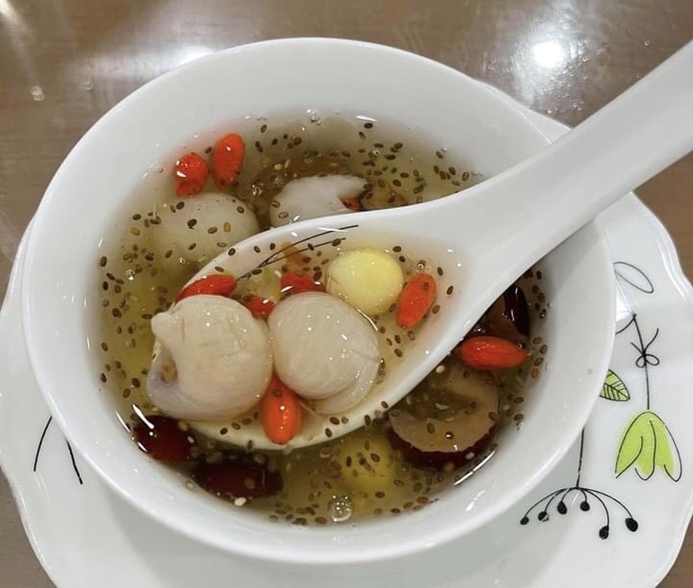 Cơn sốt chè dưỡng nhan, chủ quán hốt bạc, ngày bán cả trăm chai - 2 Cơn sốt chè dưỡng nhan, chủ quán hốt bạc, ngày bán cả trăm chai - 2