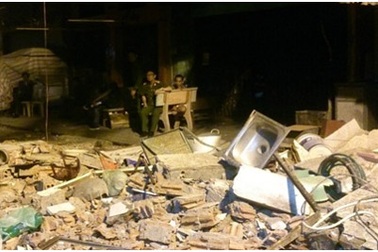 Khuyến cáo người dân tránh căn nhà sập ban công đè chết người