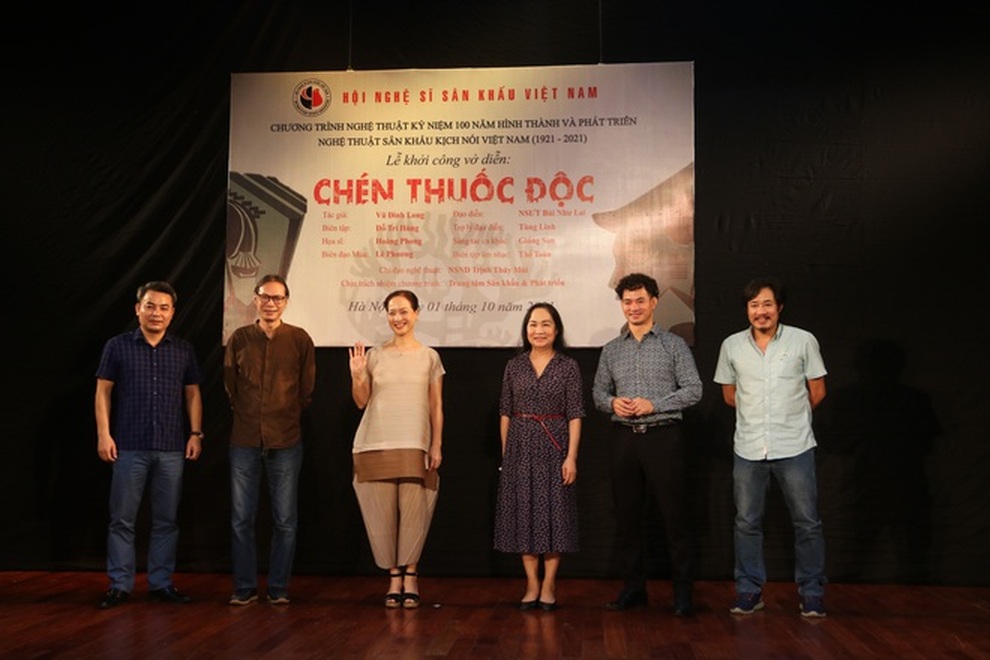 NSƯT Xuân Bắc tha thiết... xin vai trong vở diễn Chén thuốc độc - 1 NSƯT Xuân Bắc tha thiết... xin vai trong vở diễn Chén thuốc độc - 1