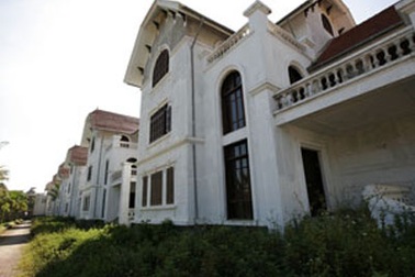 Khó xử lý nhà bỏ hoang