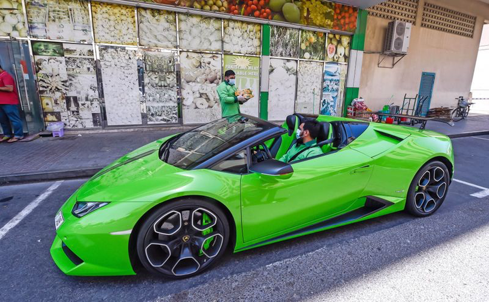 Chơi lớn giao xoài bằng… siêu xe Lamborghini - 1 Chơi lớn giao xoài bằng… siêu xe Lamborghini - 1