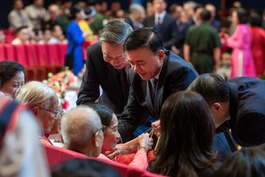 Tháng tri ân, tháng nghĩa tình