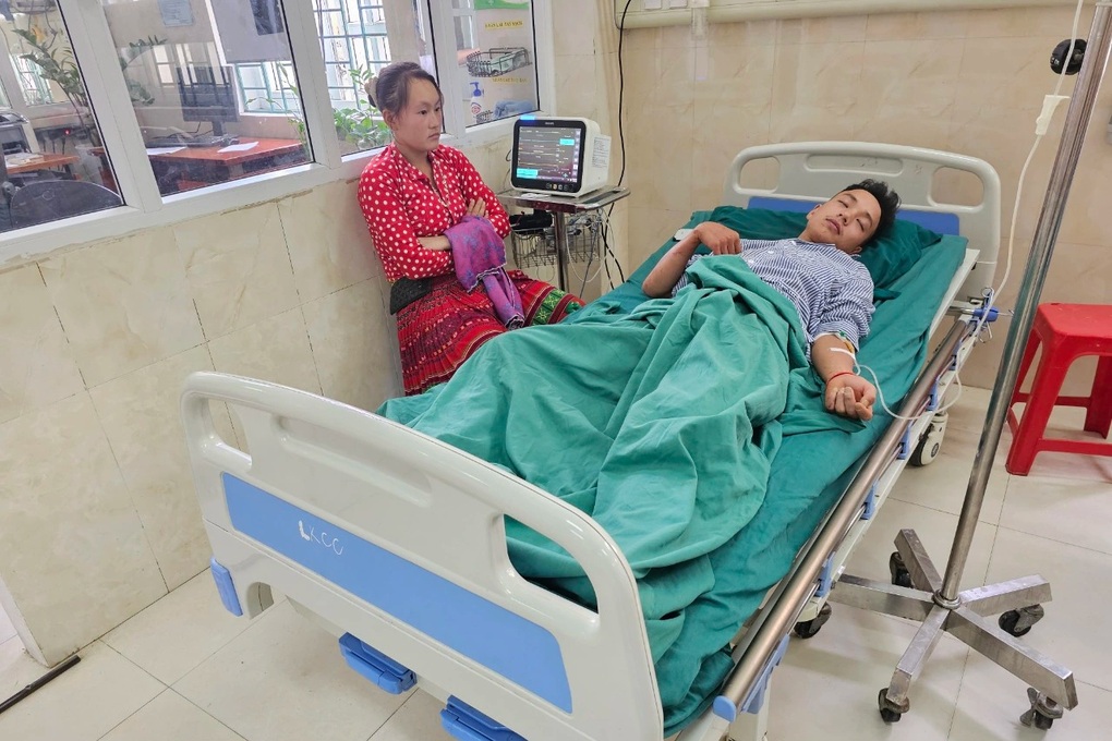 Nạn nhân vụ sạt lở ở Hà Giang: Tôi thò đầu lên, lấy tay cào đất để thở - 1 Nạn nhân vụ sạt lở ở Hà Giang: Tôi thò đầu lên, lấy tay cào đất để thở - 1