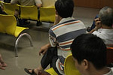 Chứng khoán "nhăm nhe" phá đáy cũ